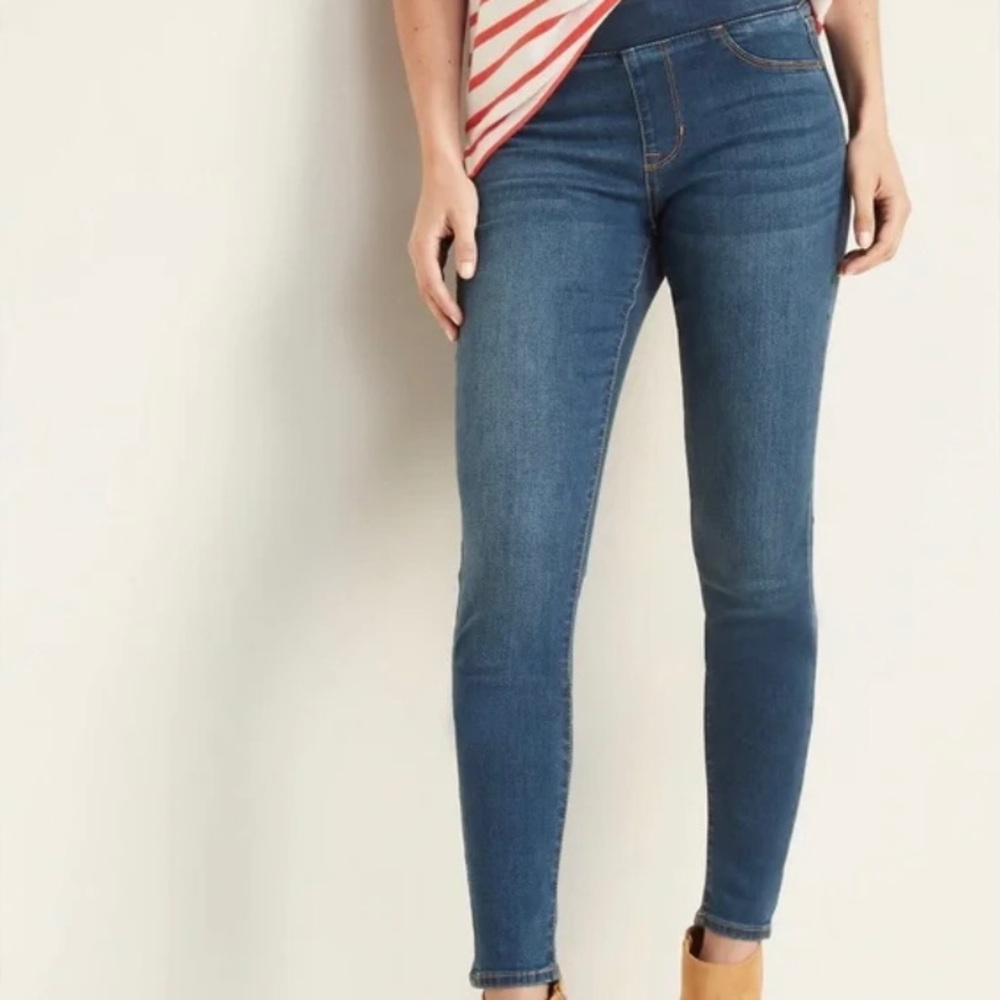 NWT!  Old Navy Mid-Rise Rockstar Super Skinny Jeggings.  Size 10